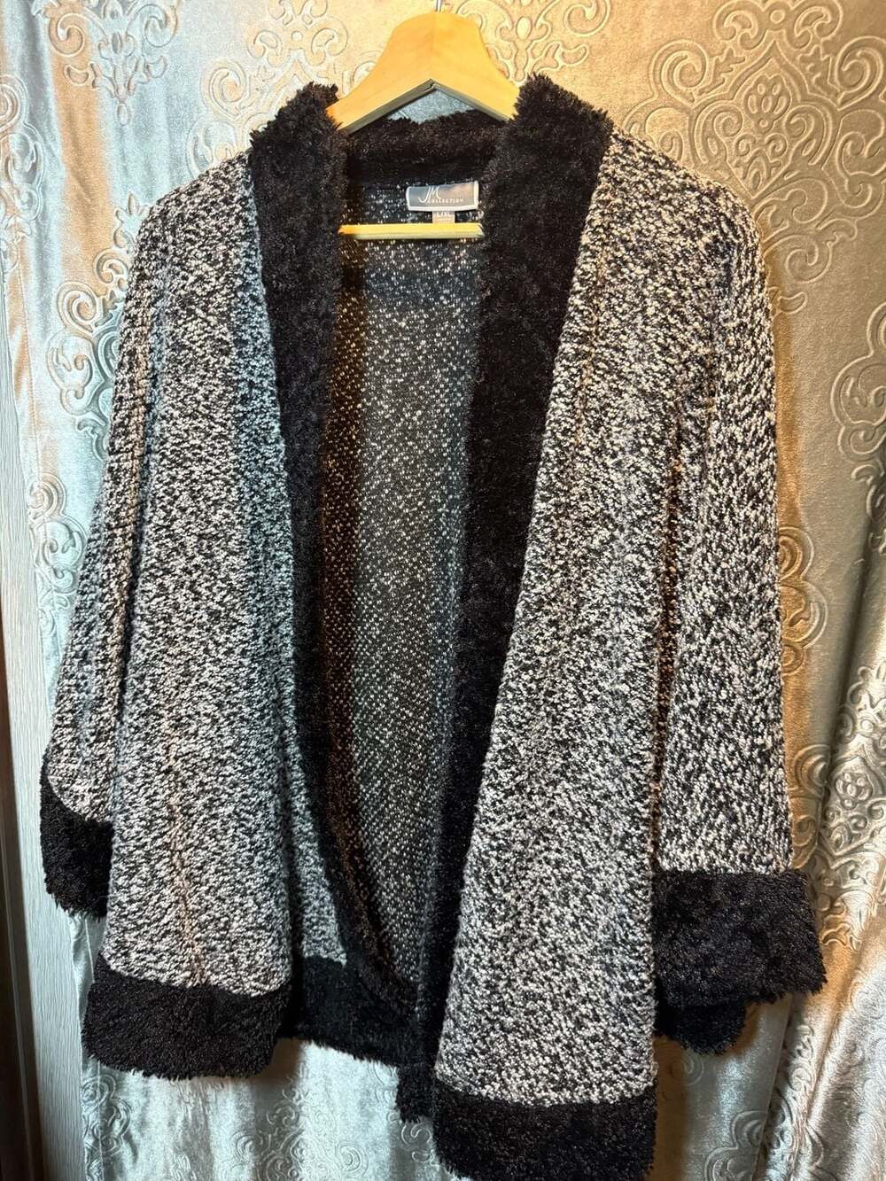 JM Collection Black and White Textured Faux Fur Trim Cardigan Size L/XL